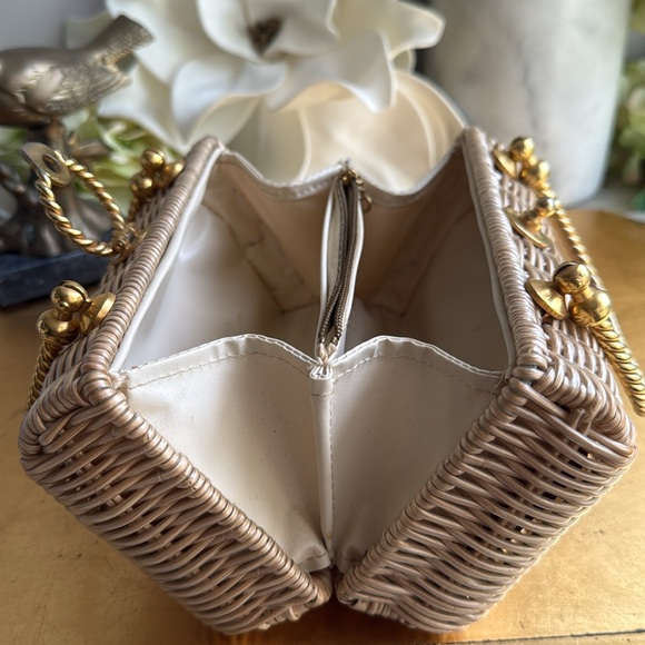 Vintage! 1950’s-60’s Vinyl Coated Wicker Bag - Picture 10 of 14